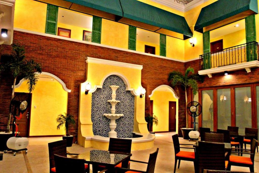 The Pepperland Hotel レガスピ エクステリア 写真